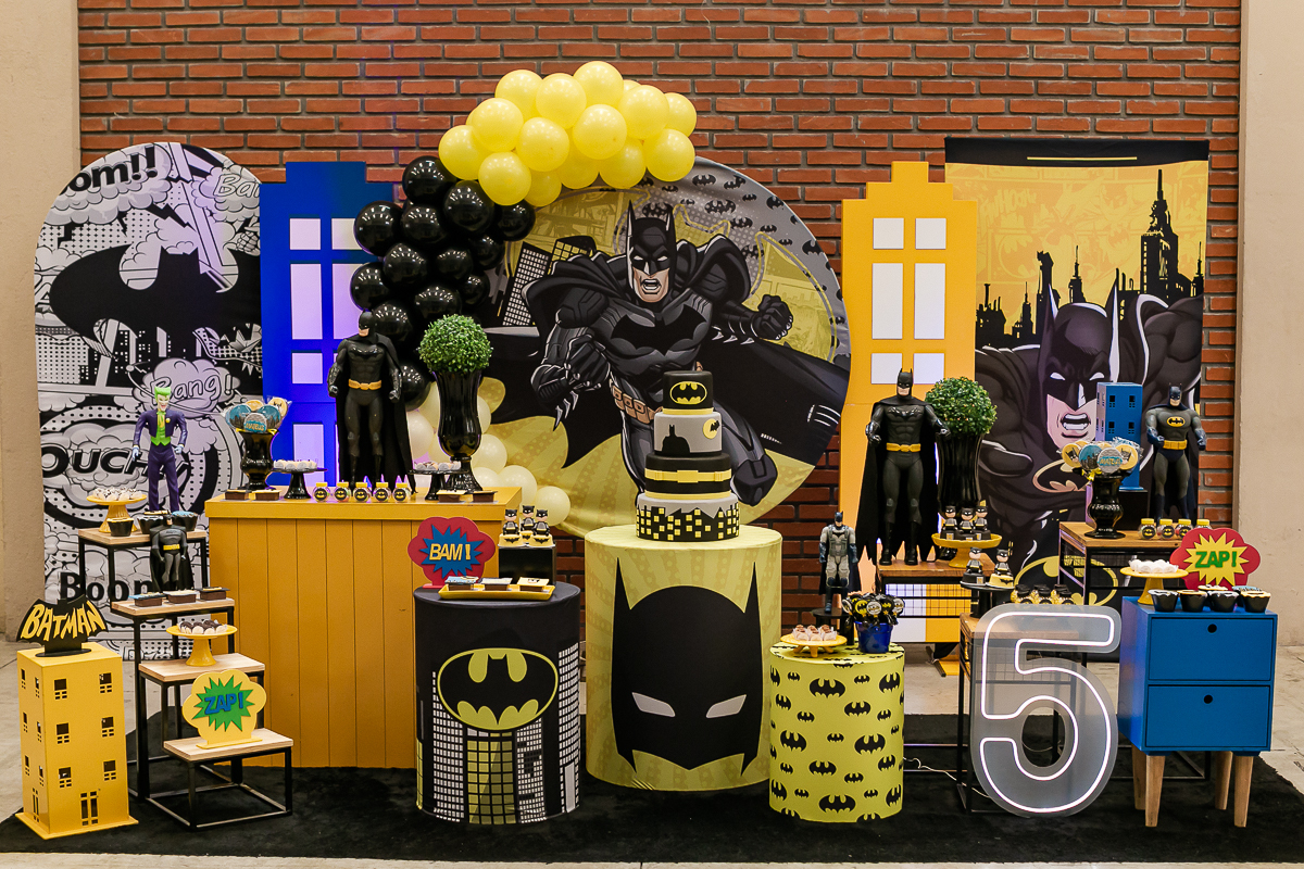 fotografias do aniversário de 5 anos do mateus com o tema batman no buffet espaço dix no campo belo zona sul sao paulo sp