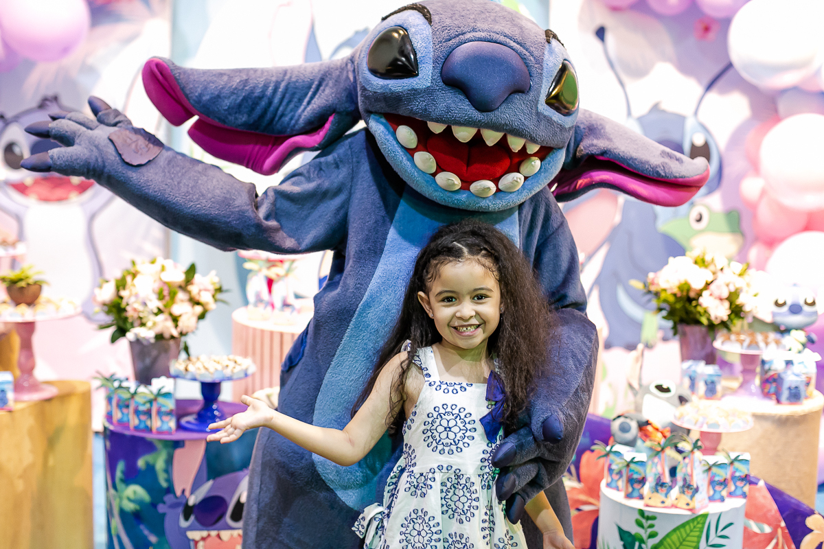 fotografias do aniversário de 6 anos da Heloísa com o tema lilo e stitch no buffet espaço entre folhas em moema zona sul sao paulo sp
