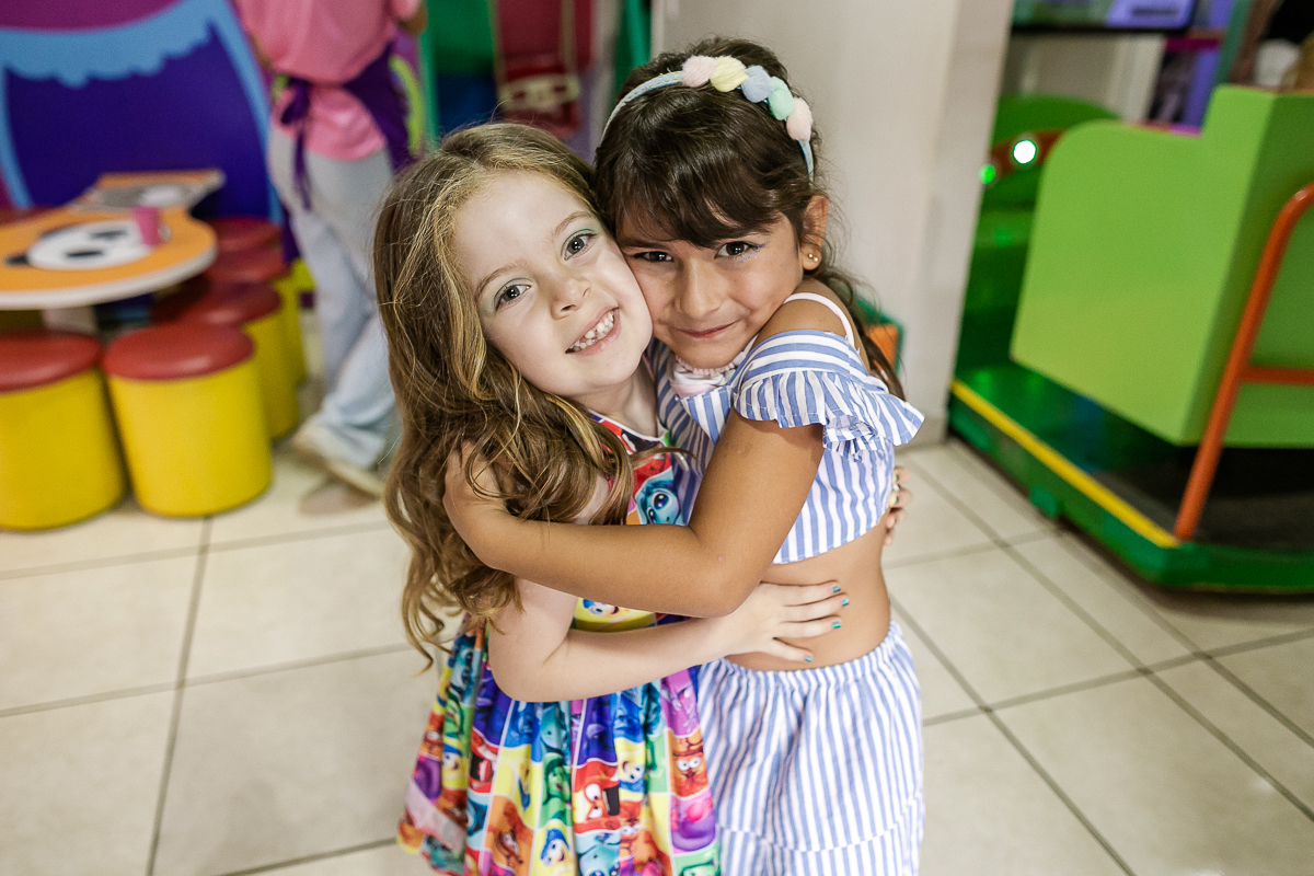 fotografias do aniversário de 6 anos da isabela no buffet villa felicitá na granja viana sao paulo sp