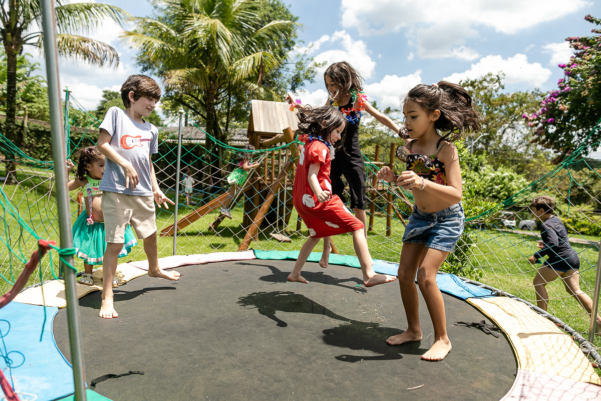 fotografias do aniversário de 6 anos da catarina com o tema lilo e stich no quintal de casa em cotia sp