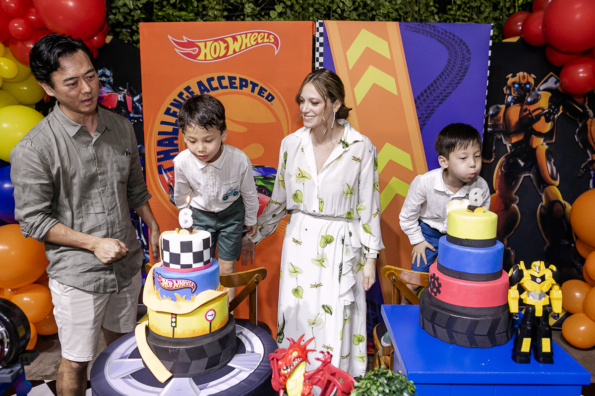 fotografias do aniversário de 6 anos do benny e do dan com o tema transformers no buffet espaço lá vem o sol unidade vila olímpia zona sul de sao paulo sp