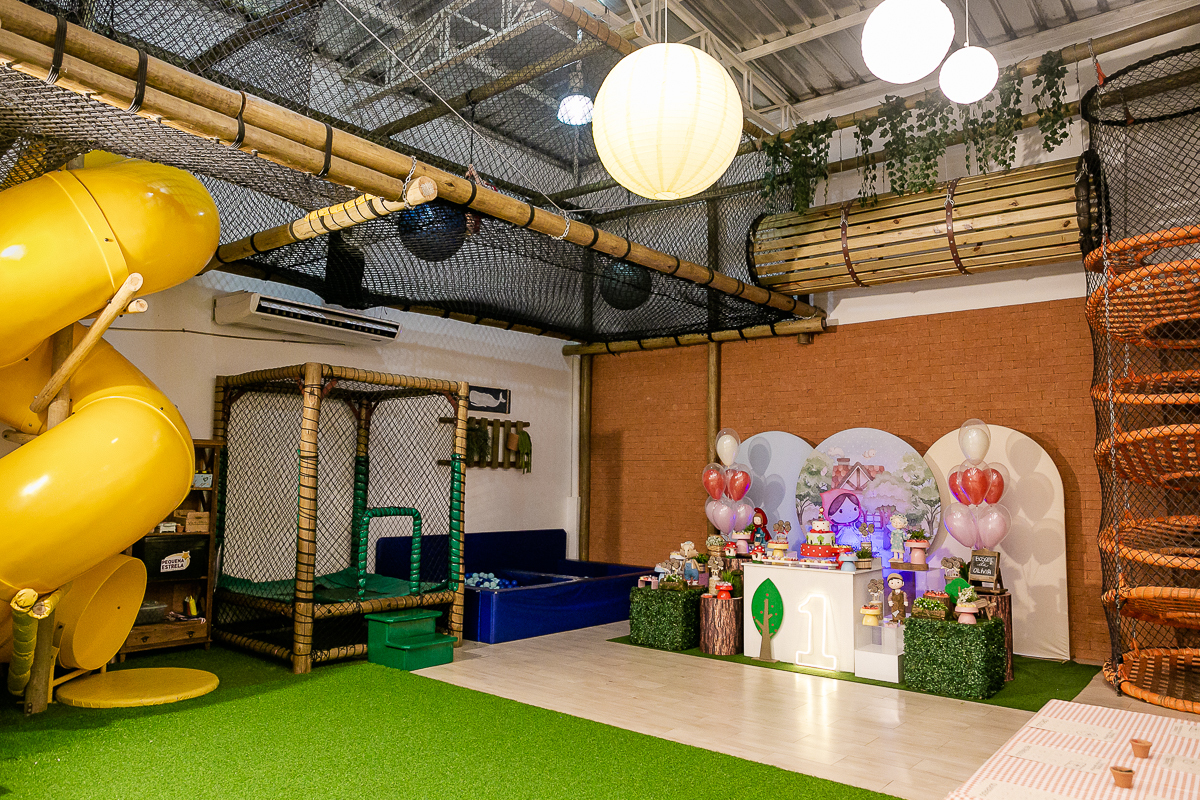 fotografias do aniversário de 1 ano da Olívia com o tema moranguinho no buffet espaço terralegria no indianópolis zona sul de sao paulo sp