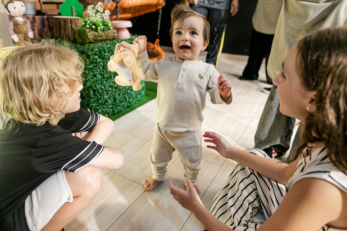 fotografias do aniversário de 1 ano da Olívia com o tema moranguinho no buffet espaço terralegria no indianópolis zona sul de sao paulo sp