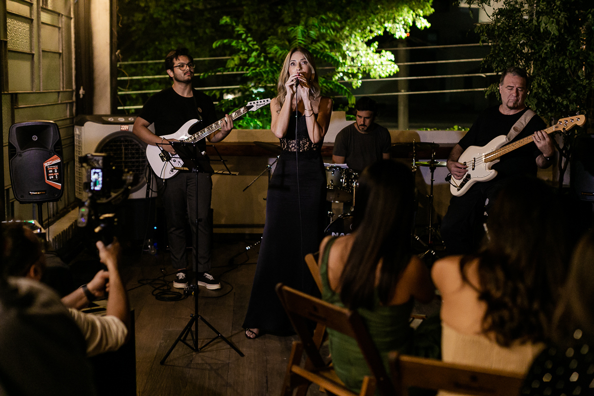 fotografias do aniversário de 48 anos da viviani no bar deixa a menina na vila madalena zona sul sao paulo sp
