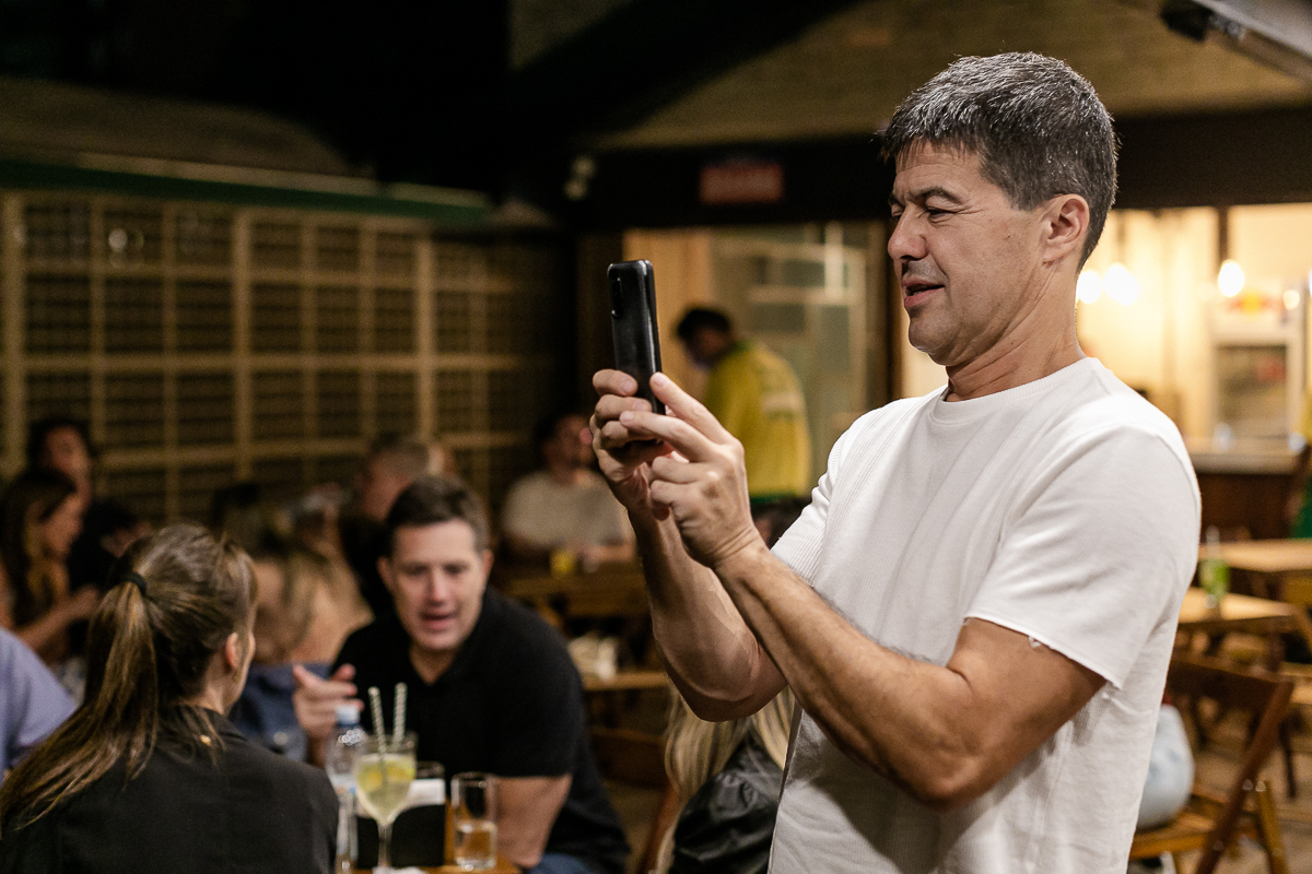 fotografias do aniversário de 48 anos da viviani no bar deixa a menina na vila madalena zona sul sao paulo sp