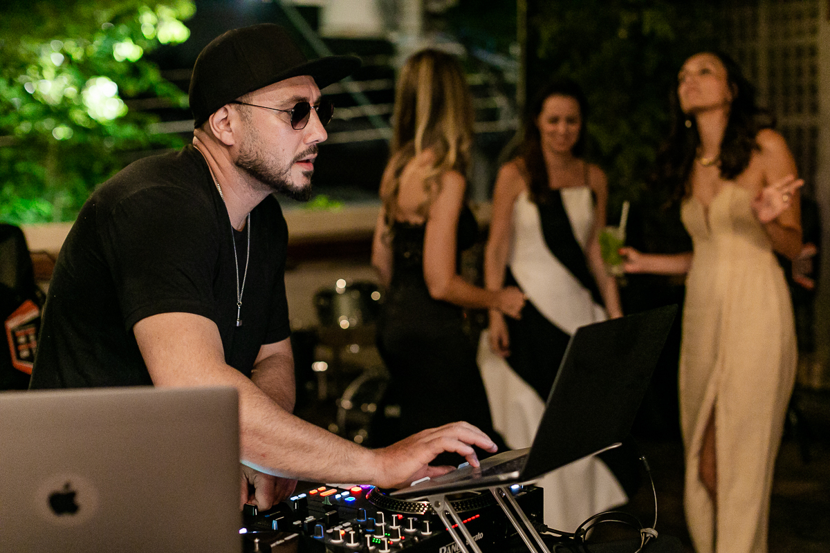 fotografias do aniversário de 48 anos da viviani no bar deixa a menina na vila madalena zona sul sao paulo sp