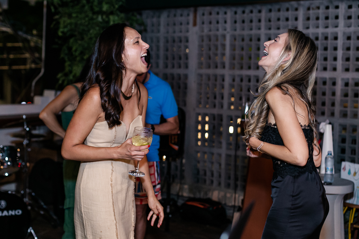 fotografias do aniversário de 48 anos da viviani no bar deixa a menina na vila madalena zona sul sao paulo sp