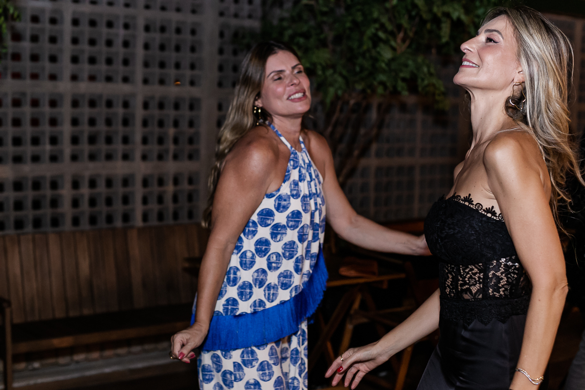 fotografias do aniversário de 48 anos da viviani no bar deixa a menina na vila madalena zona sul sao paulo sp