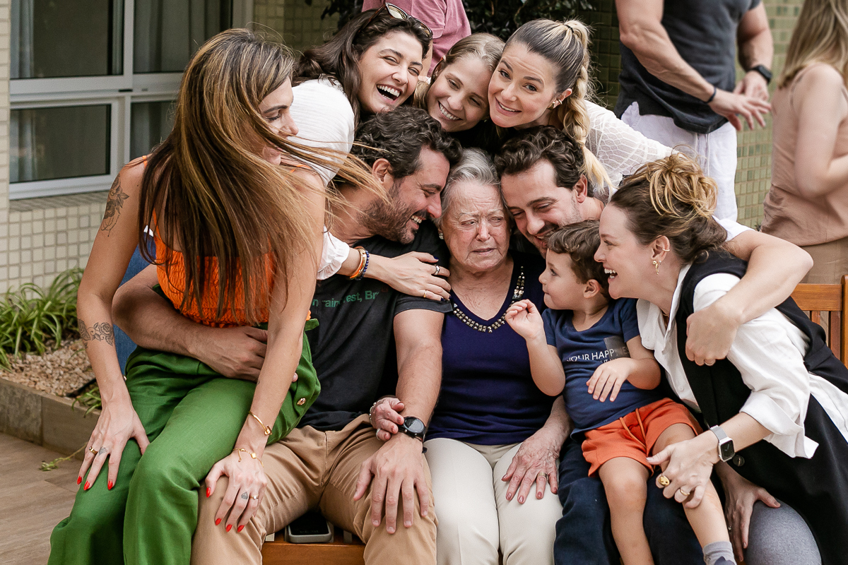 fotografias do aniversário de 90 anos da Neide no salão de festas do condominio na zona sul de sao paulo sp