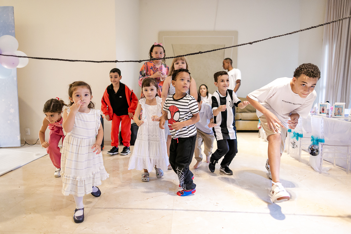 fotografias do aniversário de 4 anos da Alice no salão de festas do condominio no panamby morumbi zona sul sao paulo sp