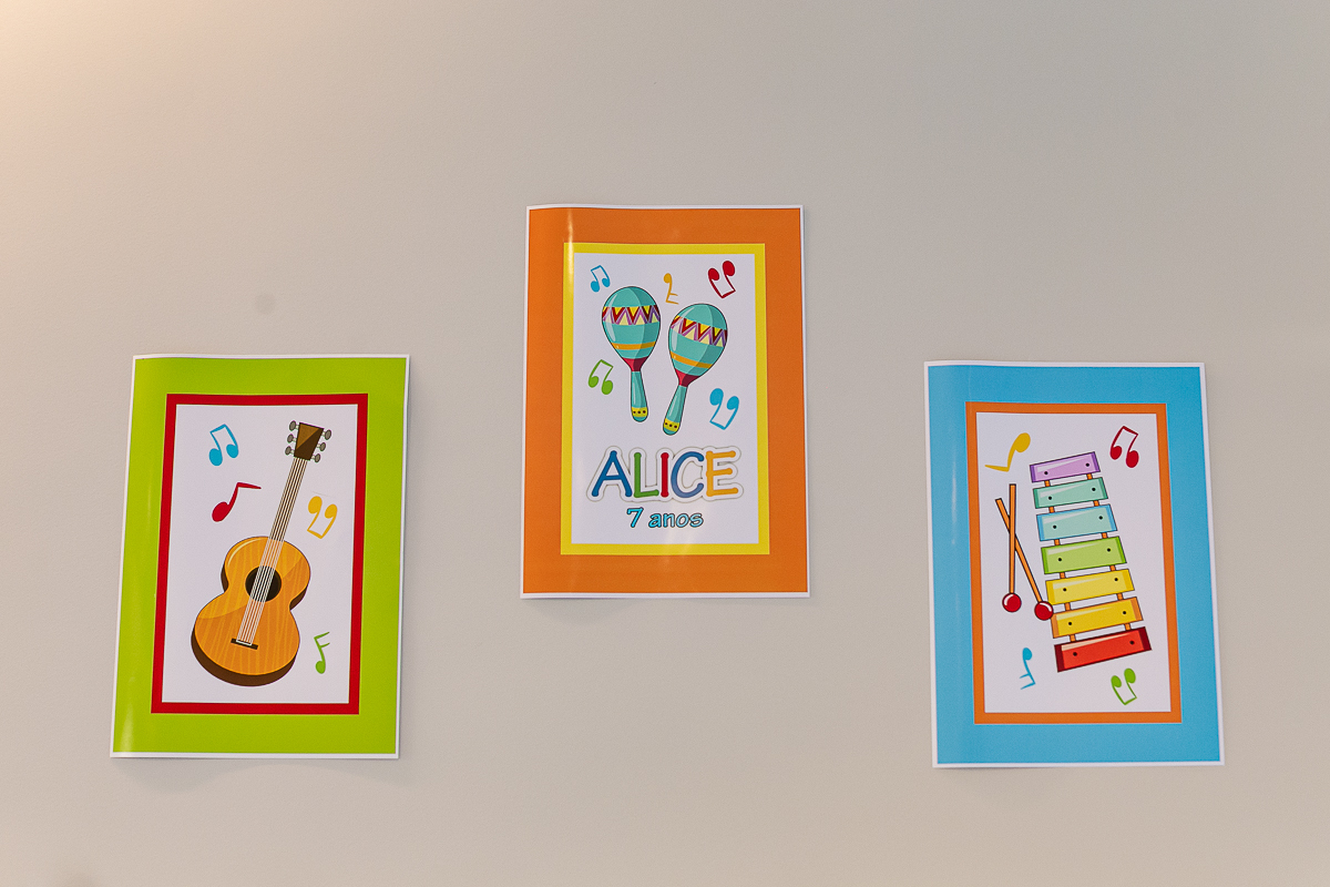 fotografias do aniversário de 7 anos da Alice com o tema musica e beatles no salao de festas do condominio na zona sul de sao paulo sp