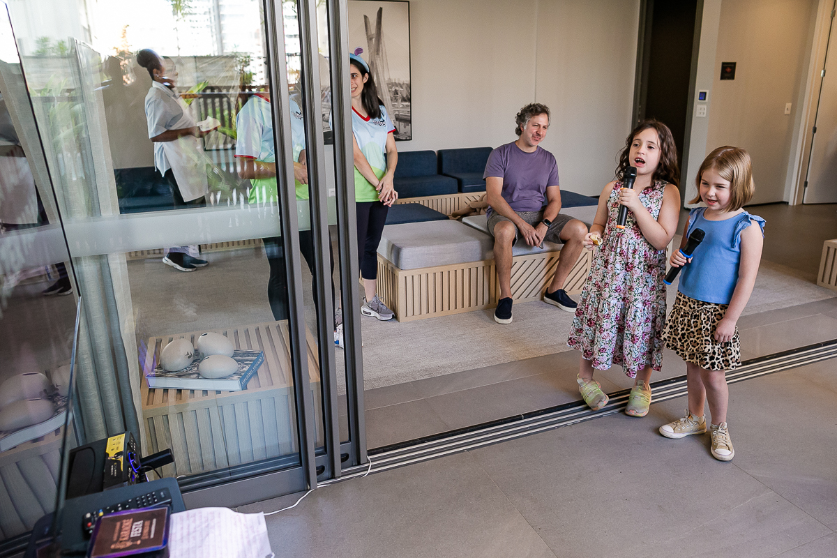 fotografias do aniversário de 7 anos da Alice com o tema musica e beatles no salao de festas do condominio na zona sul de sao paulo sp