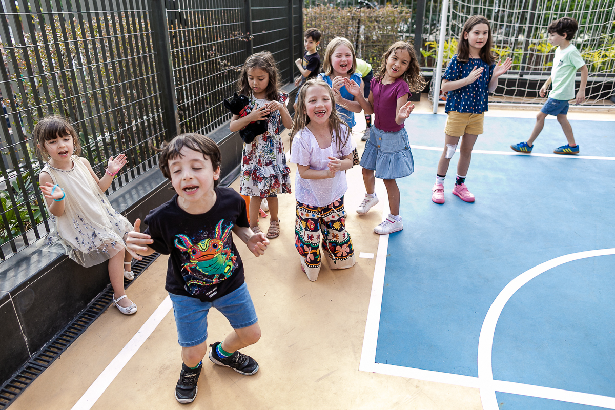 fotografias do aniversário de 7 anos da Alice com o tema musica e beatles no salao de festas do condominio na zona sul de sao paulo sp