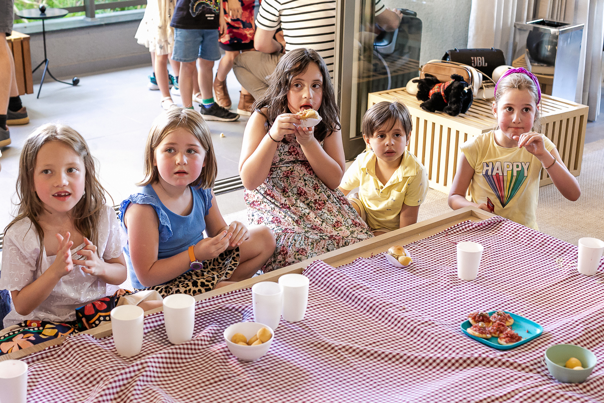 fotografias do aniversário de 7 anos da Alice com o tema musica e beatles no salao de festas do condominio na zona sul de sao paulo sp