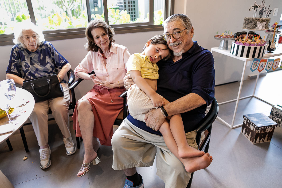fotografias do aniversário de 7 anos da Alice com o tema musica e beatles no salao de festas do condominio na zona sul de sao paulo sp
