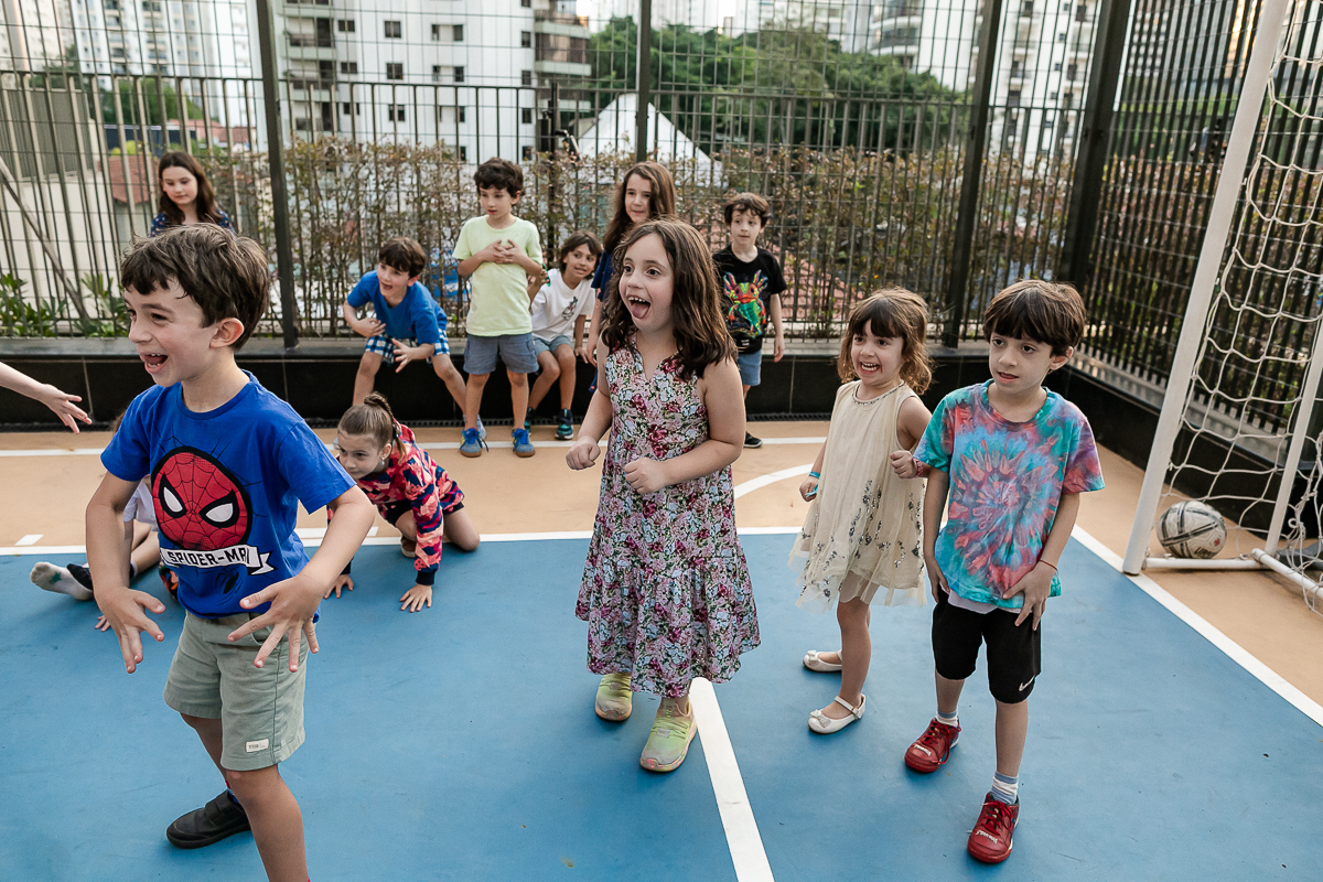 fotografias do aniversário de 7 anos da Alice com o tema musica e beatles no salao de festas do condominio na zona sul de sao paulo sp