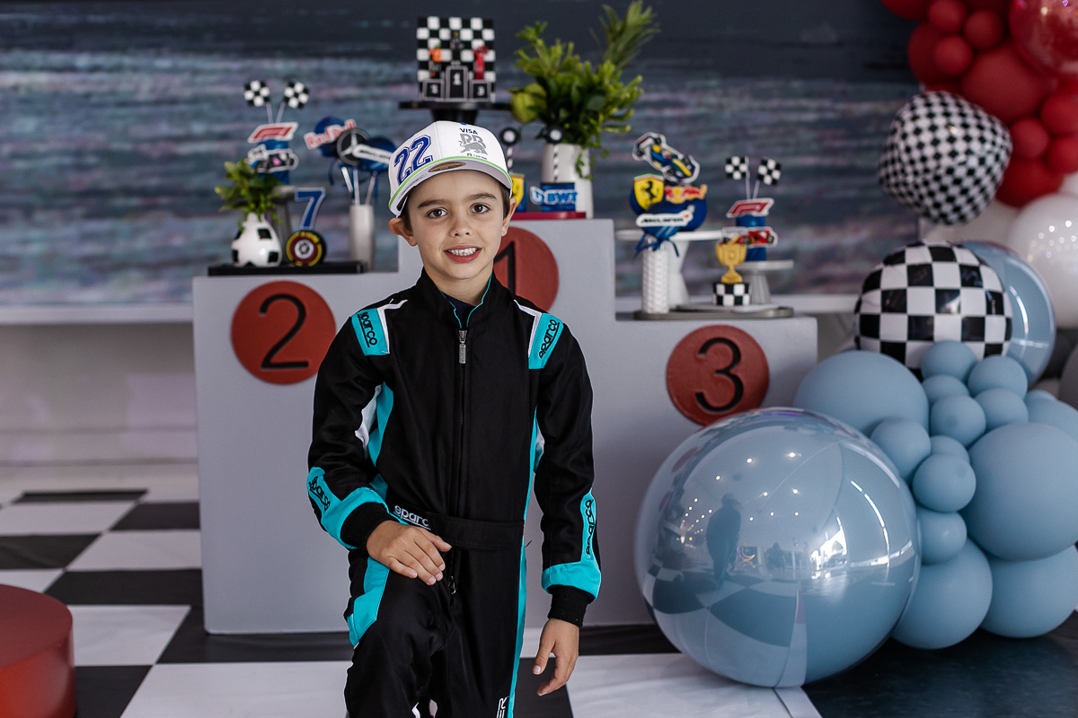 fotografias do aniversário de 7 anos do bernardo com o tema forma 1 no buffet espaço lá vem o sol unidade alphaville barueri sp