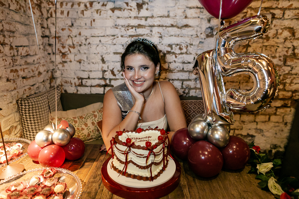 fotografias do aniversário de 15 anos da Marcella no restaurante Gael Cozinha Mestiça em pinheiros zona oeste de SP e depois volta de limousine pela cidade de são paulo
