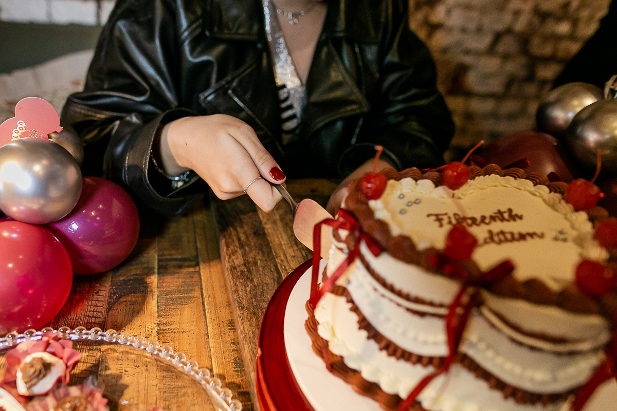 fotografias do aniversário de 15 anos da Marcella no restaurante Gael Cozinha Mestiça em pinheiros zona oeste de SP e depois volta de limousine pela cidade de são paulo
