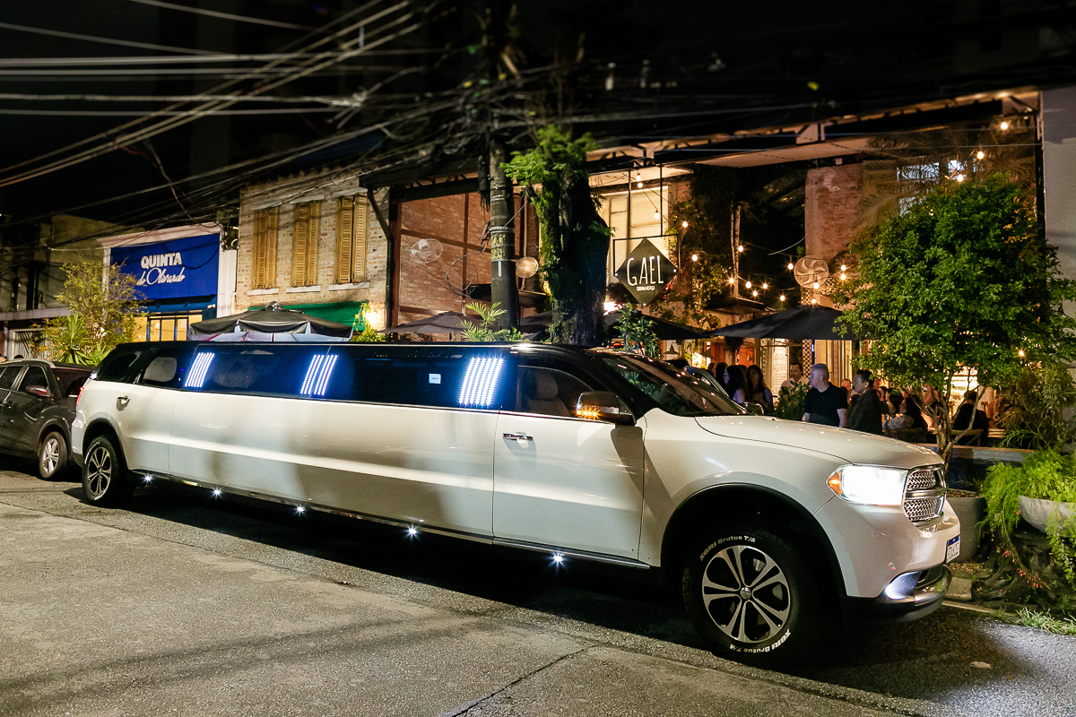 fotografias do aniversário de 15 anos da Marcella no restaurante Gael Cozinha Mestiça em pinheiros zona oeste de SP e depois volta de limousine pela cidade de são paulo
