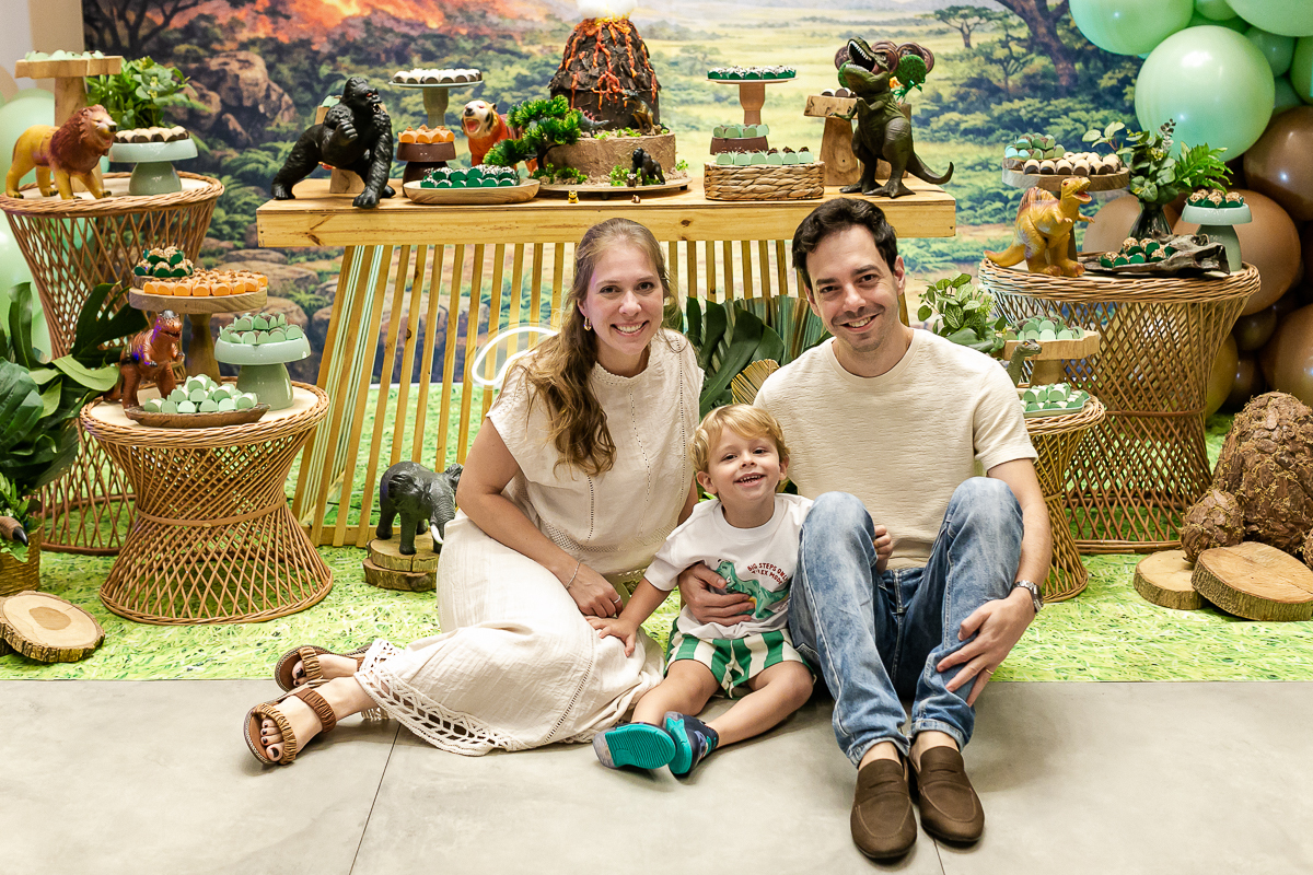 fotografias do aniversário de 3 anos do gabriel com o tema dinossauros no buffet espaço trilegria no morumbi zona sul de sao paulo sp