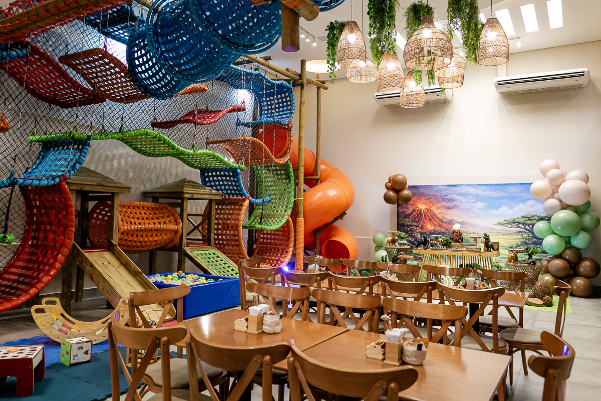 fotografias do aniversário de 3 anos do gabriel com o tema dinossauros no buffet espaço trilegria no morumbi zona sul de sao paulo sp