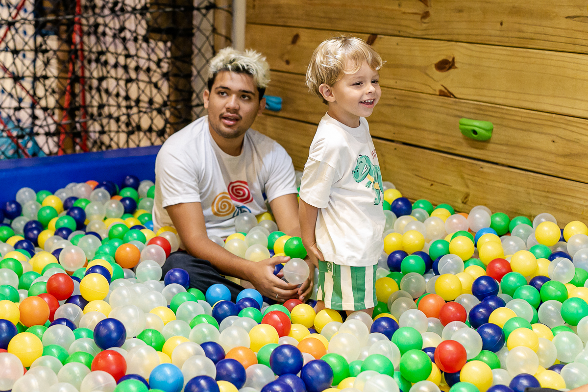fotografias do aniversário de 3 anos do gabriel com o tema dinossauros no buffet espaço trilegria no morumbi zona sul de sao paulo sp