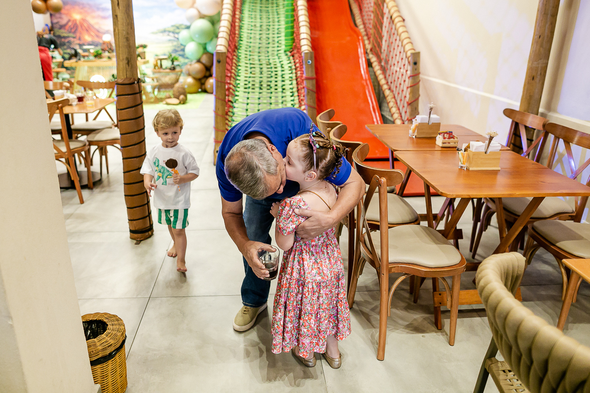 fotografias do aniversário de 3 anos do gabriel com o tema dinossauros no buffet espaço trilegria no morumbi zona sul de sao paulo sp