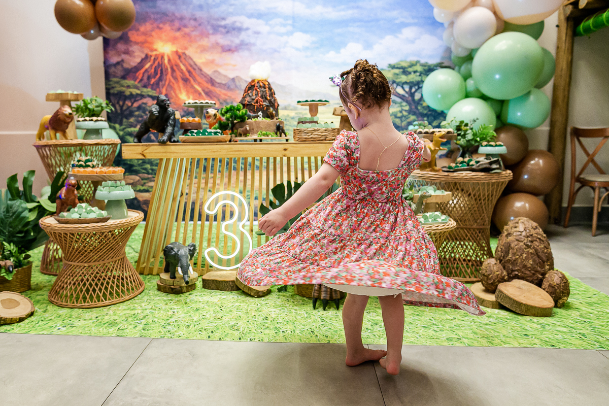fotografias do aniversário de 3 anos do gabriel com o tema dinossauros no buffet espaço trilegria no morumbi zona sul de sao paulo sp