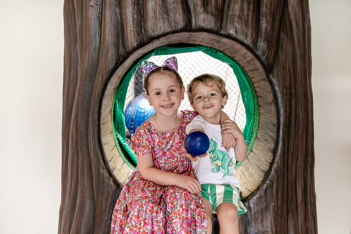 fotografias do aniversário de 3 anos do gabriel com o tema dinossauros no buffet espaço trilegria no morumbi zona sul de sao paulo sp