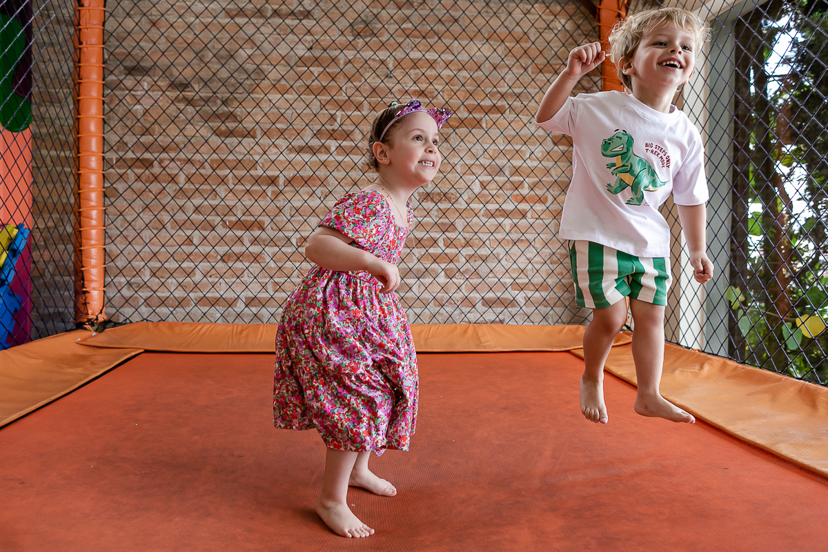 fotografias do aniversário de 3 anos do gabriel com o tema dinossauros no buffet espaço trilegria no morumbi zona sul de sao paulo sp