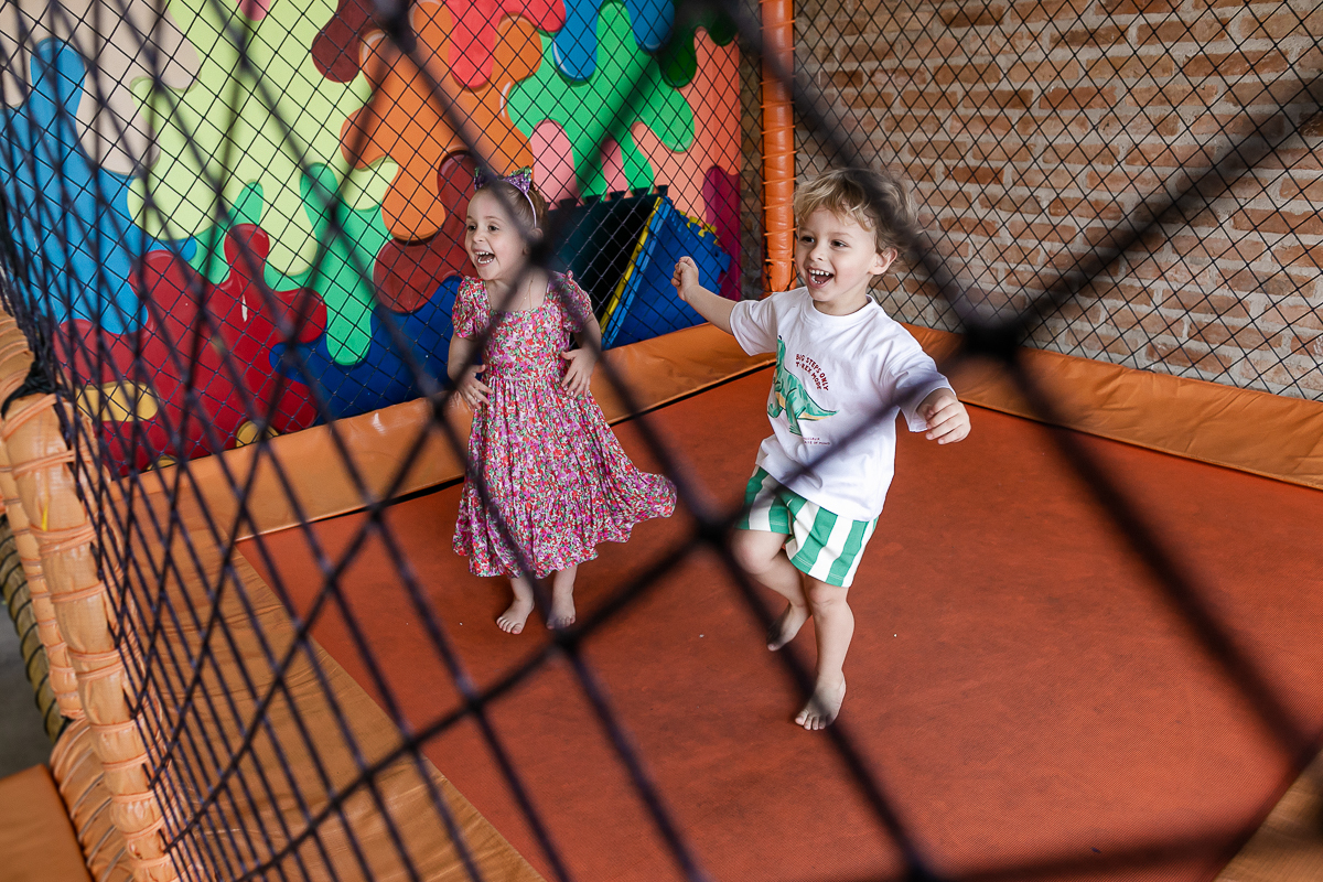 fotografias do aniversário de 3 anos do gabriel com o tema dinossauros no buffet espaço trilegria no morumbi zona sul de sao paulo sp