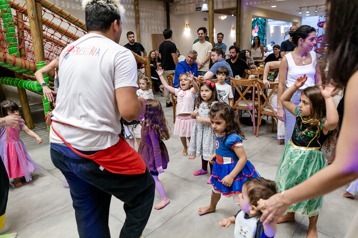 fotografias do aniversário de 3 anos do gabriel com o tema dinossauros no buffet espaço trilegria no morumbi zona sul de sao paulo sp