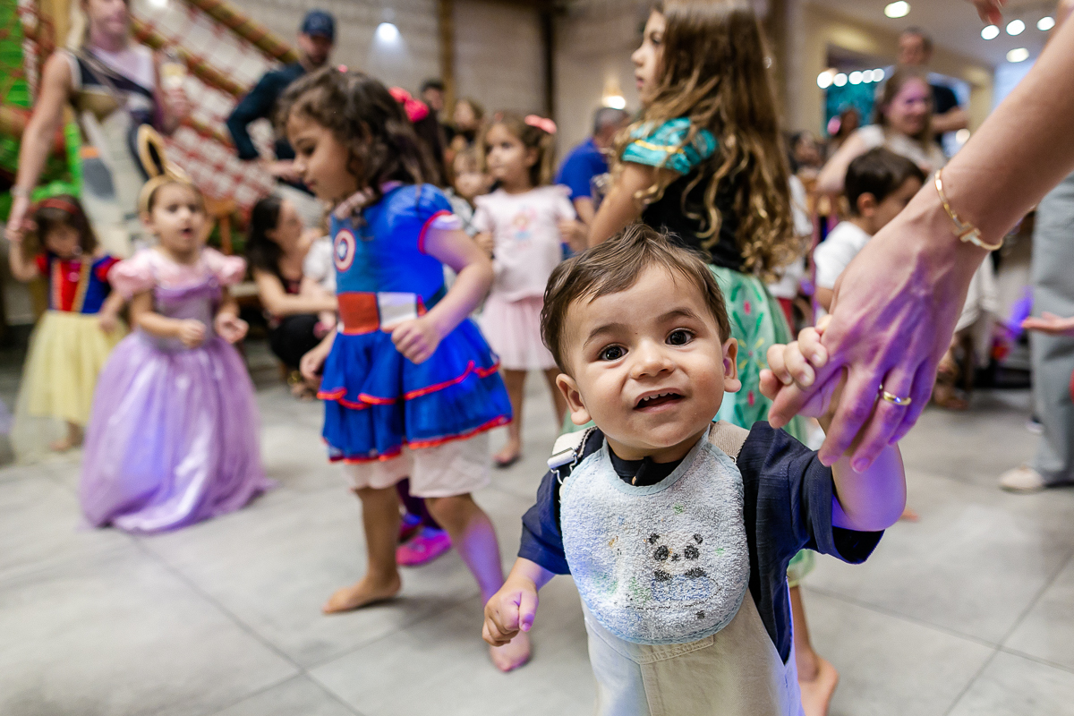 fotografias do aniversário de 3 anos do gabriel com o tema dinossauros no buffet espaço trilegria no morumbi zona sul de sao paulo sp