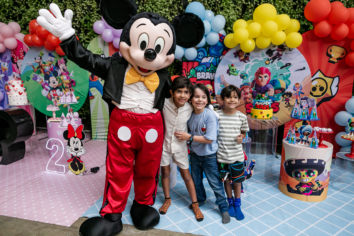 fotografias do aniversário de 8 anos do gabriel e 2 anos da leticia com o tema brawl star e mickey mouse no buffet espaço la vem o sol na vila olimpia zona sul de sao paulo sp