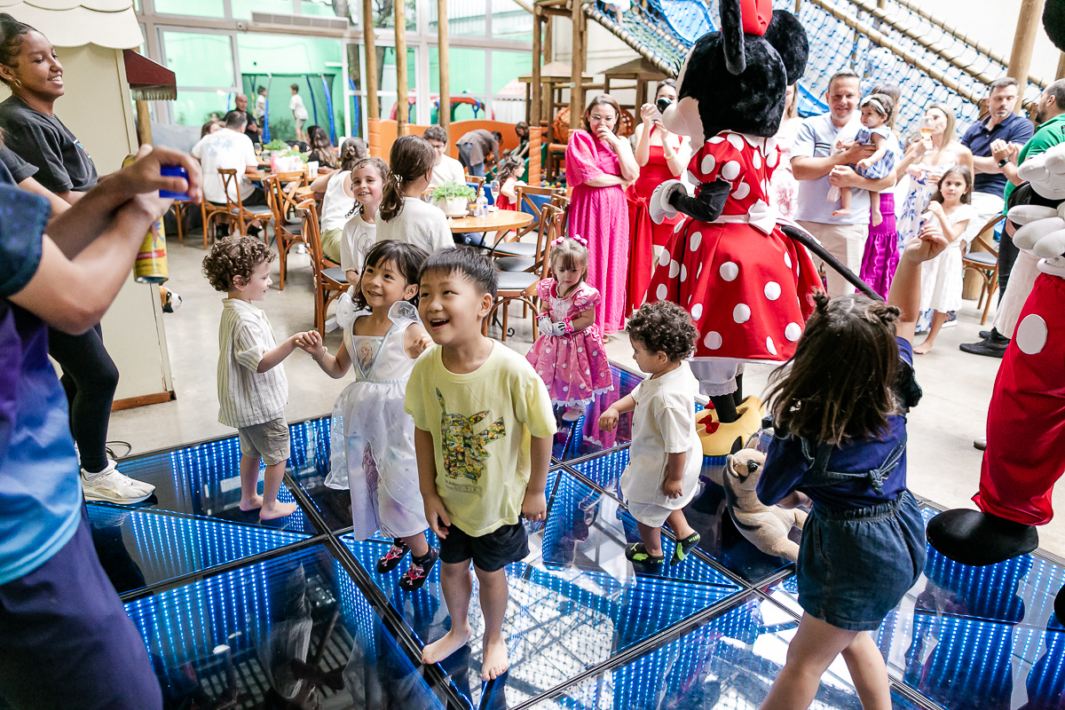 fotografias do aniversário de 8 anos do gabriel e 2 anos da leticia com o tema brawl star e mickey mouse no buffet espaço la vem o sol na vila olimpia zona sul de sao paulo sp