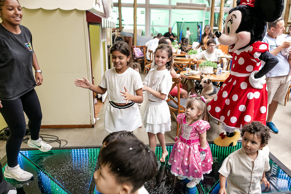 fotografias do aniversário de 8 anos do gabriel e 2 anos da leticia com o tema brawl star e mickey mouse no buffet espaço la vem o sol na vila olimpia zona sul de sao paulo sp