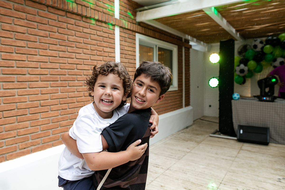 fotografias do aniversário de 11 anos do josé henrique no quintal de casa em são paulo sp