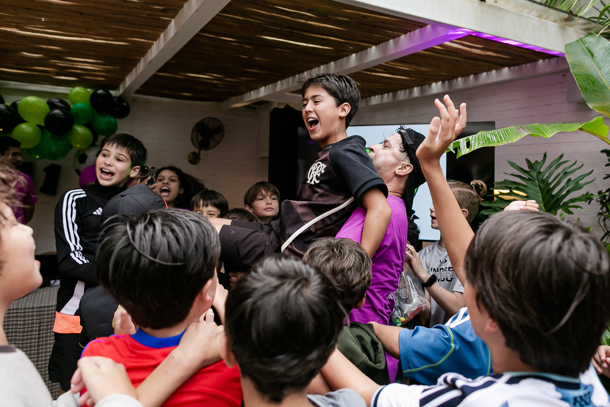 fotografias do aniversário de 11 anos do josé henrique no quintal de casa em são paulo sp