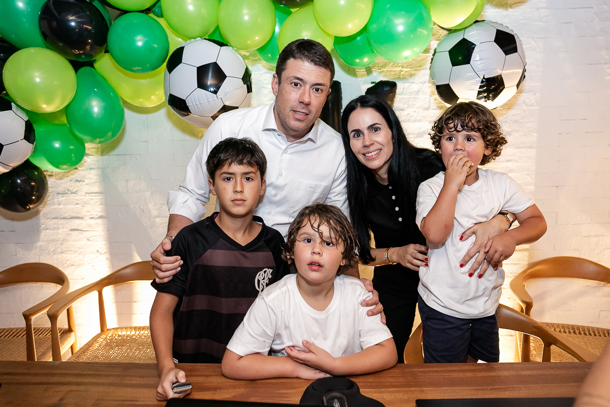 fotografias do aniversário de 11 anos do josé henrique no quintal de casa em são paulo sp