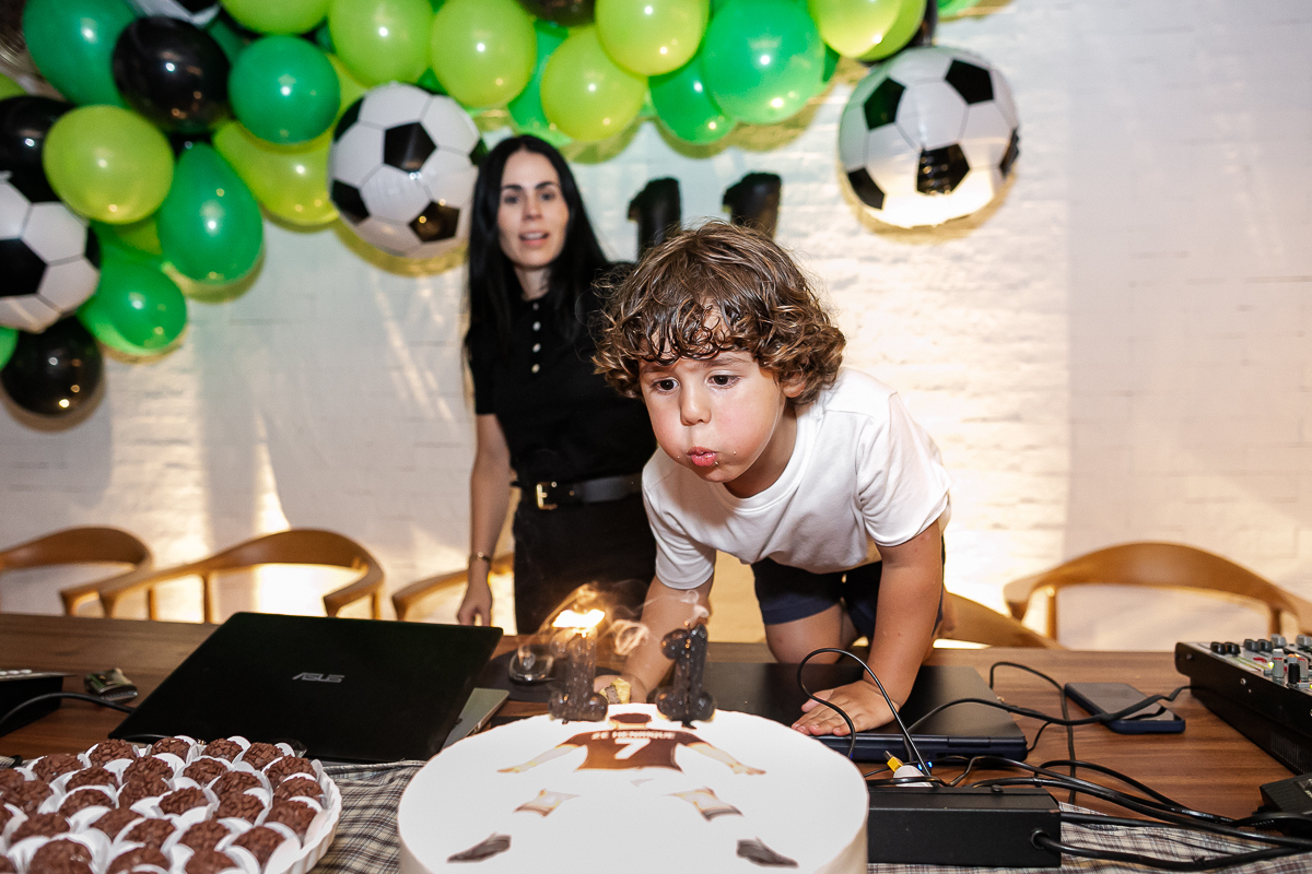 fotografias do aniversário de 11 anos do josé henrique no quintal de casa em são paulo sp
