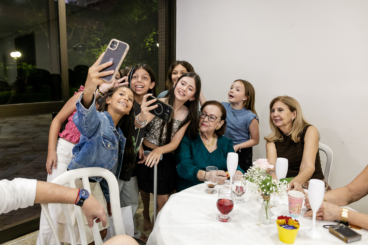 fotografias do aniversário de 10 anos da beatriz no salão de festas do prédio em santana zona norte de são paulo sp