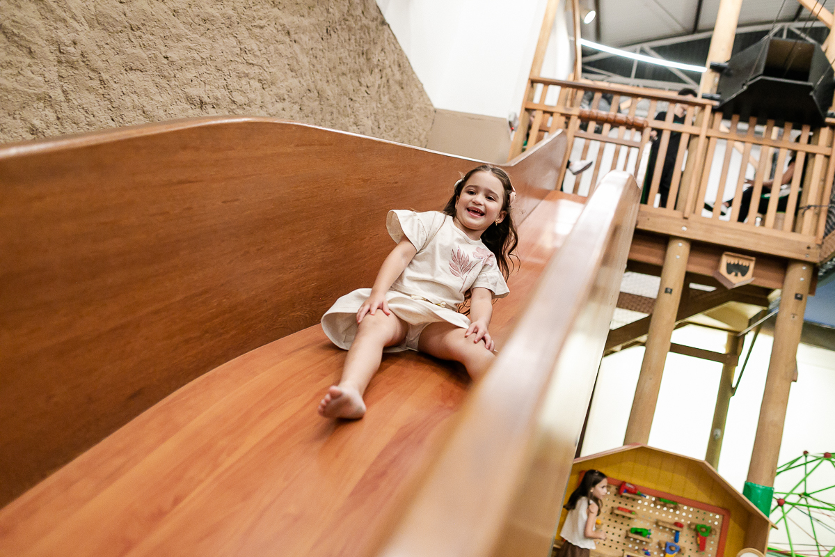 fotografias do aniversário de 4 anos da bianca com o tema pequena sereia ariel no buffet espaço formigueiro unidade vila olimpia zona sul de sao paulo sp