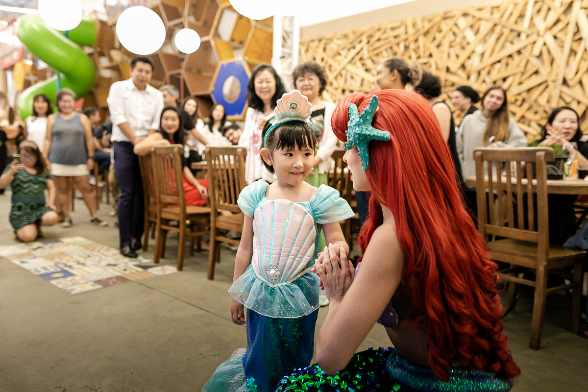 fotografias do aniversário de 4 anos da bianca com o tema pequena sereia ariel no buffet espaço formigueiro unidade vila olimpia zona sul de sao paulo sp