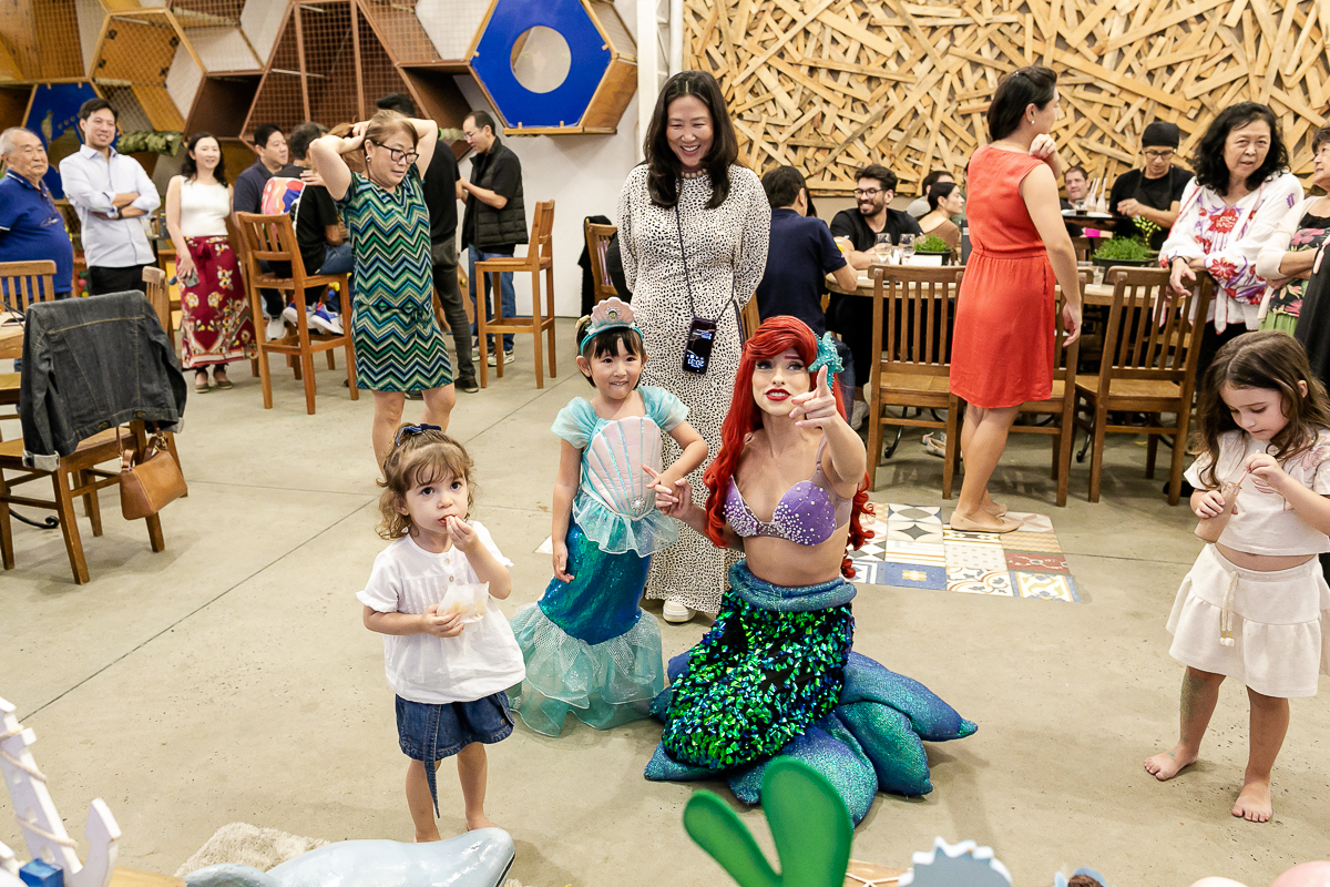 fotografias do aniversário de 4 anos da bianca com o tema pequena sereia ariel no buffet espaço formigueiro unidade vila olimpia zona sul de sao paulo sp