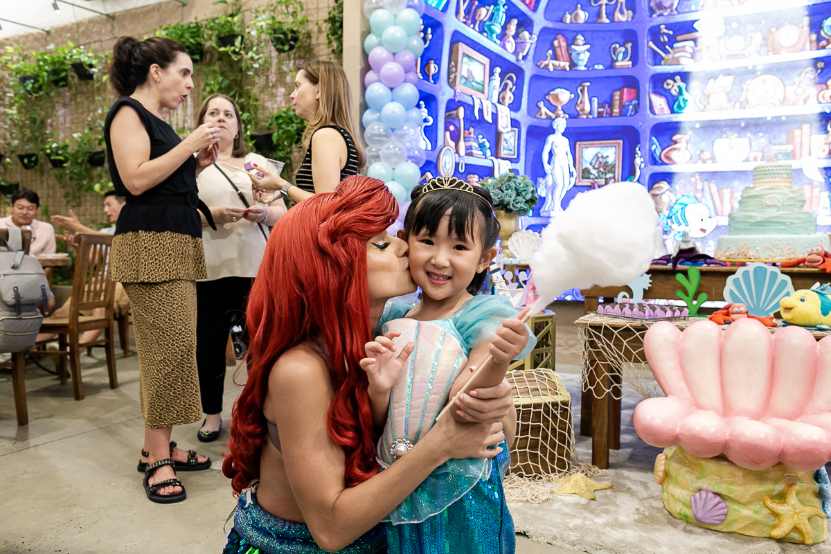 fotografias do aniversário de 4 anos da bianca com o tema pequena sereia ariel no buffet espaço formigueiro unidade vila olimpia zona sul de sao paulo sp