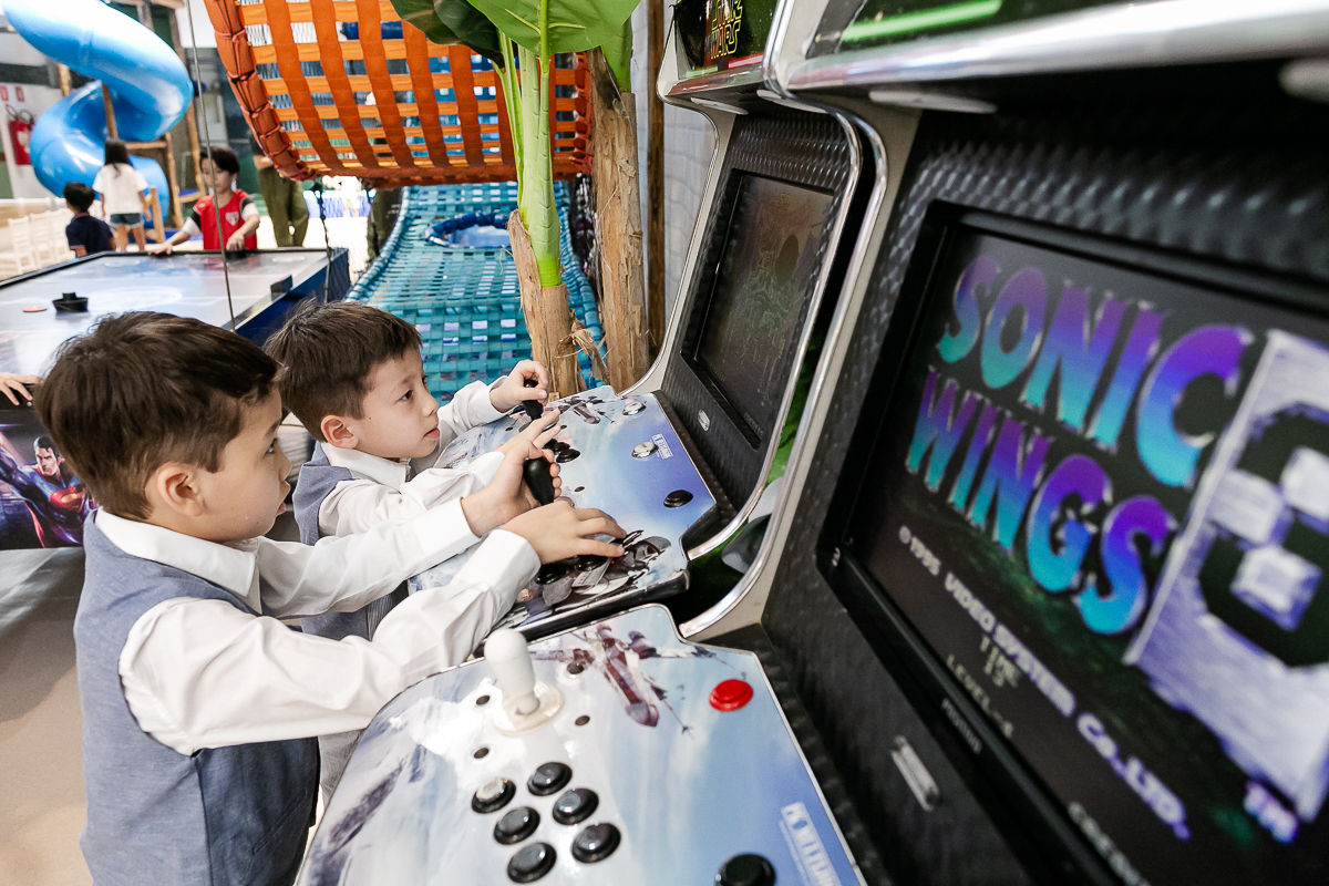 fotografias do aniversário de 7 anos do benny e do dan com o tema minecraft e hotwhells no buffet pimentas no reino em santo andre sao paulo sp