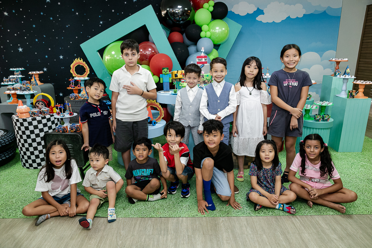 fotografias do aniversário de 7 anos do benny e do dan com o tema minecraft e hotwhells no buffet pimentas no reino em santo andre sao paulo sp