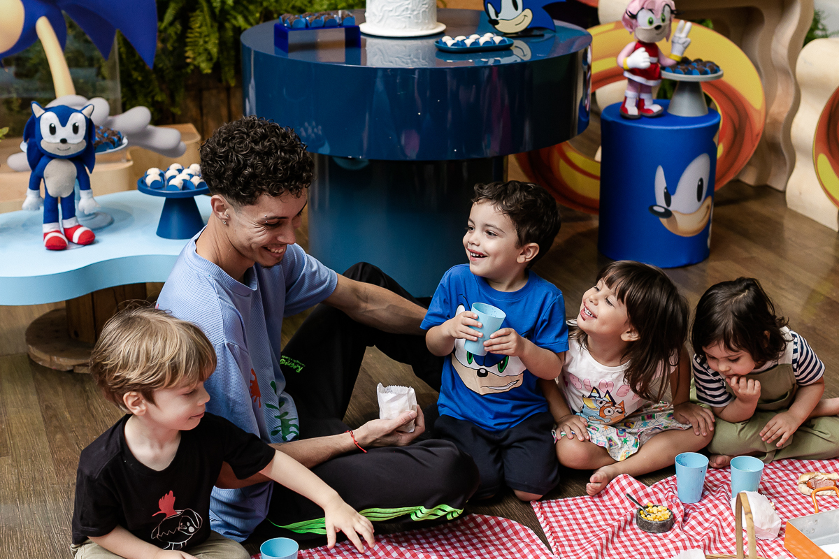 fotografias do aniversário de 4 anos do eduardo com o tema sonic no buffet espaço entre folhas em moema zona sul de sao paulo sp