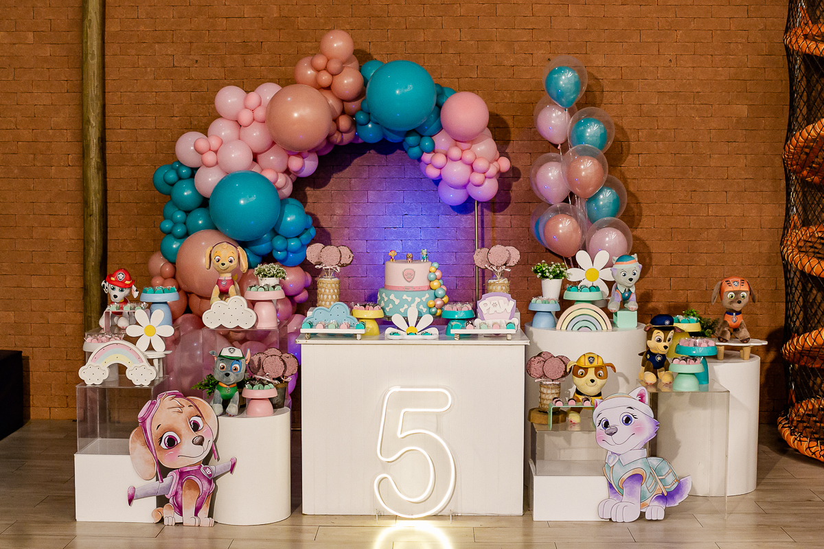 fotografias do aniversário de 5 anos da alice com o tema patrulha canina no buffet terralegria no bairro indianopolis zona sul sao paulo sp